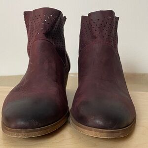 Hinge Brown Ankle Booties